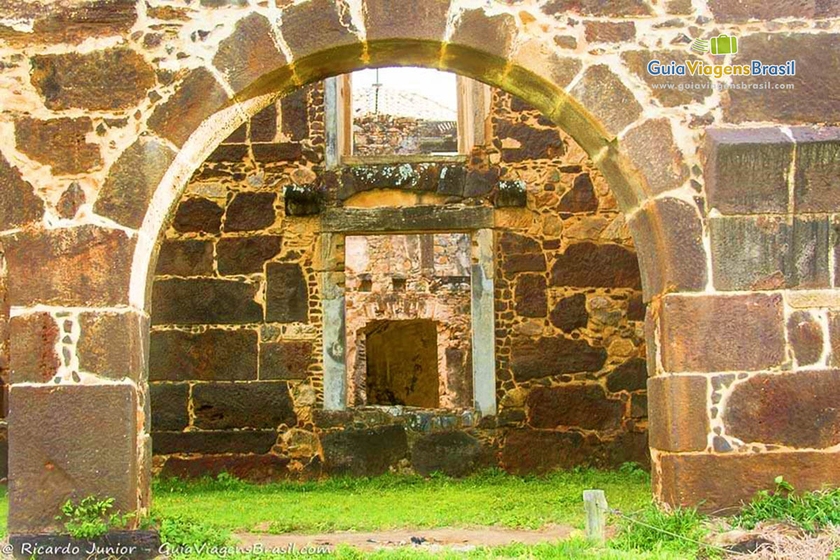 Imagem dos arcos do castelo.